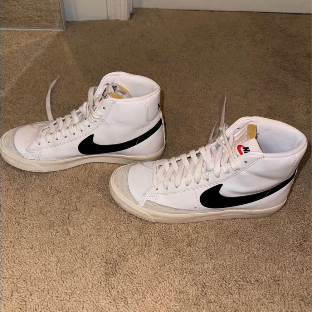 Nike Blazer Mid ‘77 Vintage SIZE 8 WOMENS